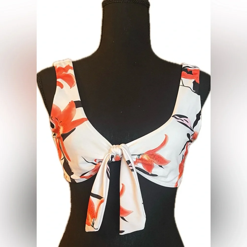 Floral 2 piece Bikini Set with Tie Front Top. Women’s size Large.